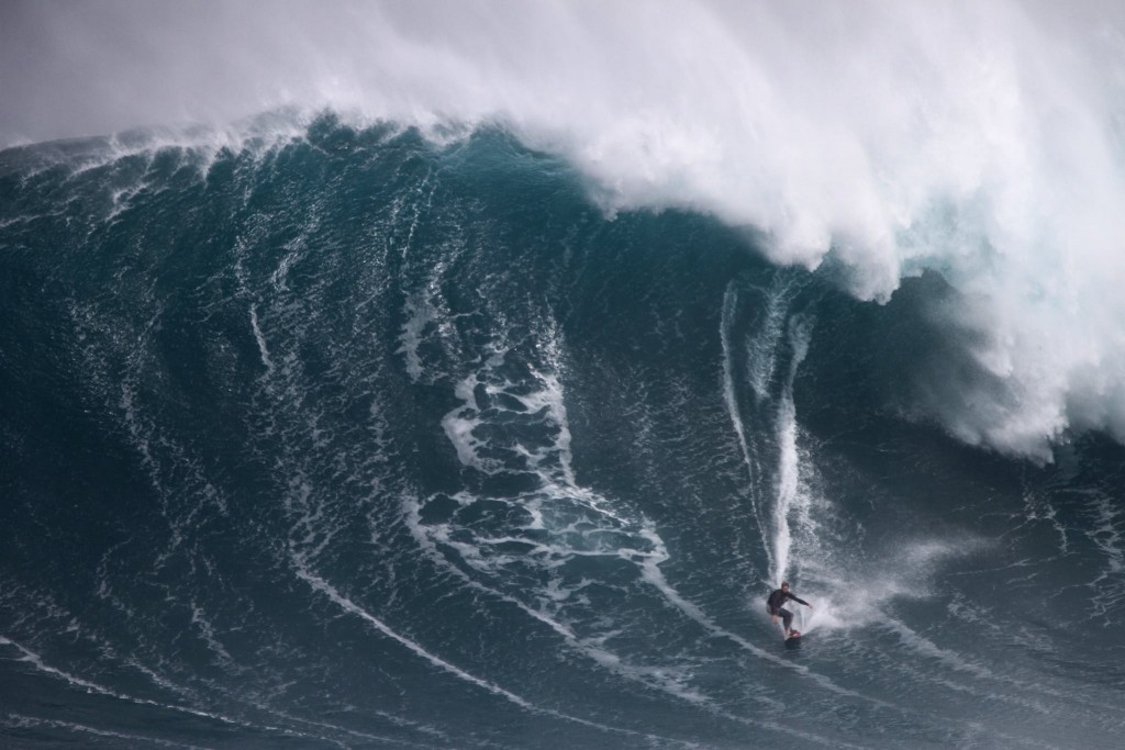 Pe'ahi "Jaws" 2.25.16 / Image: Aaron Lynton Productions