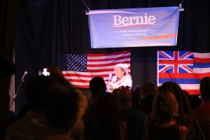 Jane Sanders answering constituent questions at a meet-and-greet venue at the Mill House located at the Maui Tropical Plantation in Waikapū. (3.21.16) Photo by Wendy Osher.