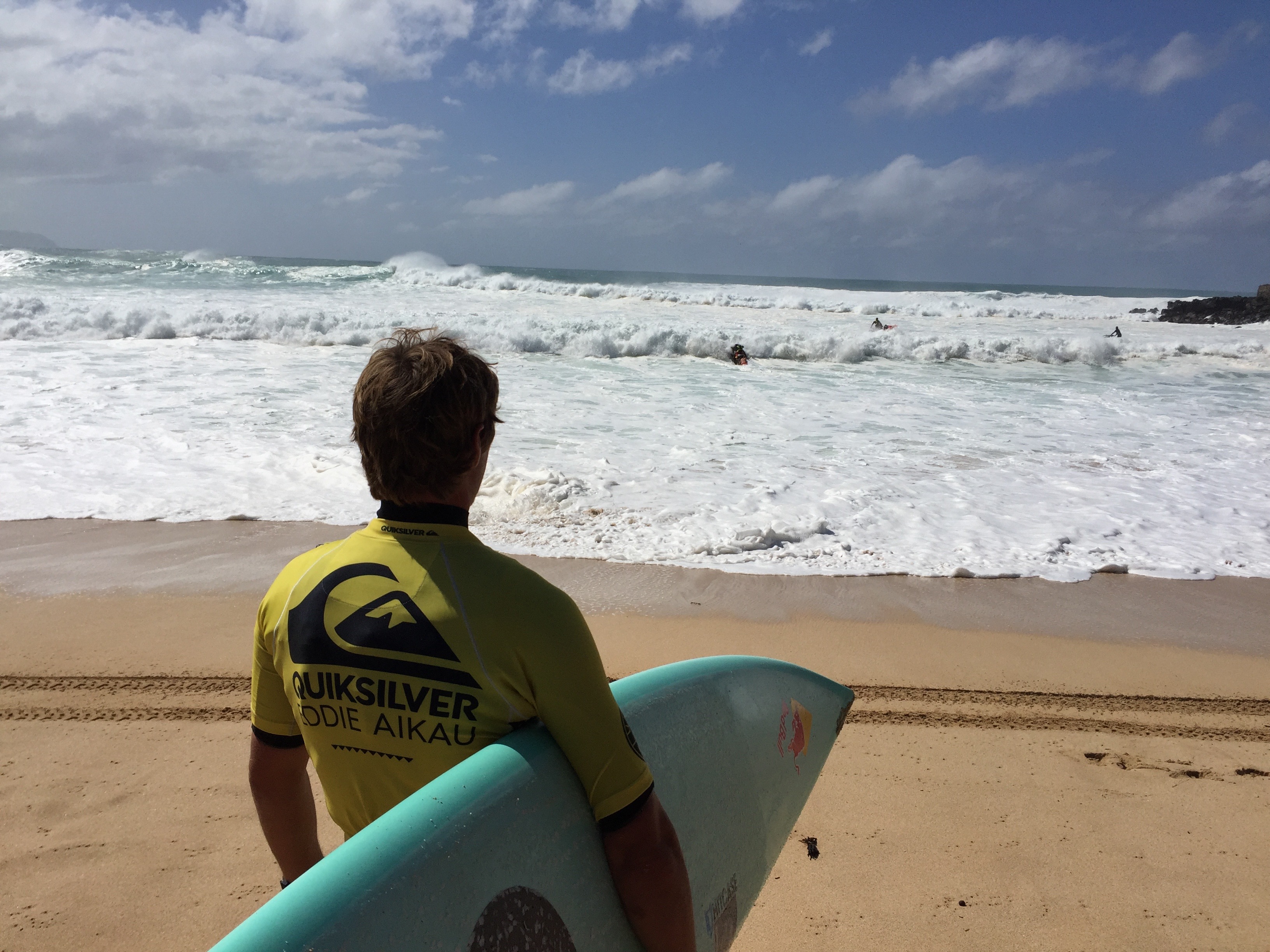 Ian walsh asses the surf before entering the water at the Eddie Aikau Big Wave Invitational