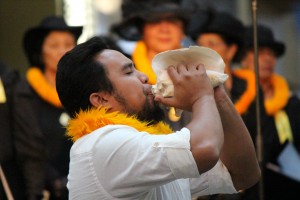 ʻAhahui Kaʻahumanu members celebrate the Queen's birthday with protocol assisted by the Royal Order of Kamehameha. Photo by Wendy Osher. (3.18.16)