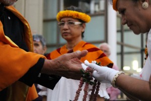 ʻAhahui Kaʻahumanu members celebrate the Queen's birthday with protocol assisted by the Royal Order of Kamehameha. Photo by Wendy Osher. (3.18.16)