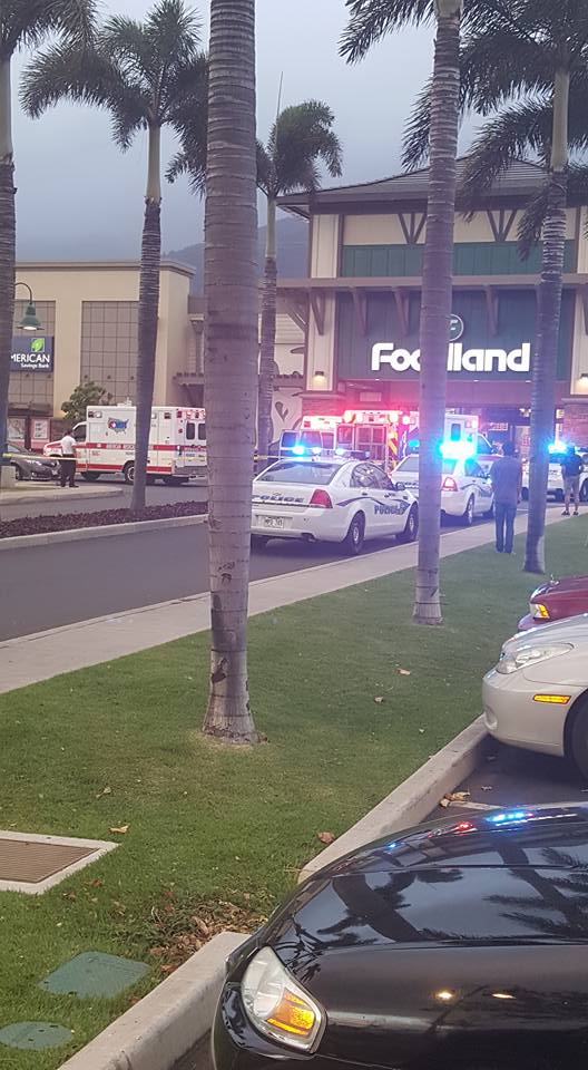 Maui police are investigating a stabbing incident at the Kehalani Foodland in Wailuku. (4.19.16) Photo credit: Tua-Nei N Bryson Kaawa