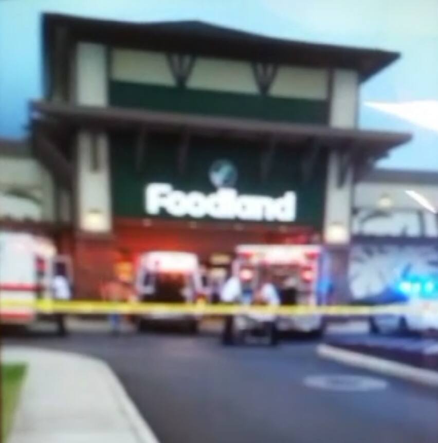 Maui police are investigating a stabbing incident at the Kehalani Foodland in Wailuku. (4.19.16) Photo credit: Kelly Chong Kee