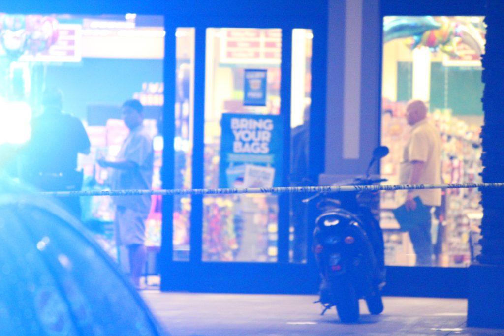 Maui police are investigating a stabbing incident at the Kehalani Foodland in Wailuku. (4.19.16) Photo by Wend Osher.