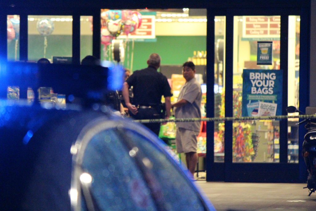Maui police are investigating a stabbing incident at the Kehalani Foodland in Wailuku. (4.19.16) Photo by Wend Osher.