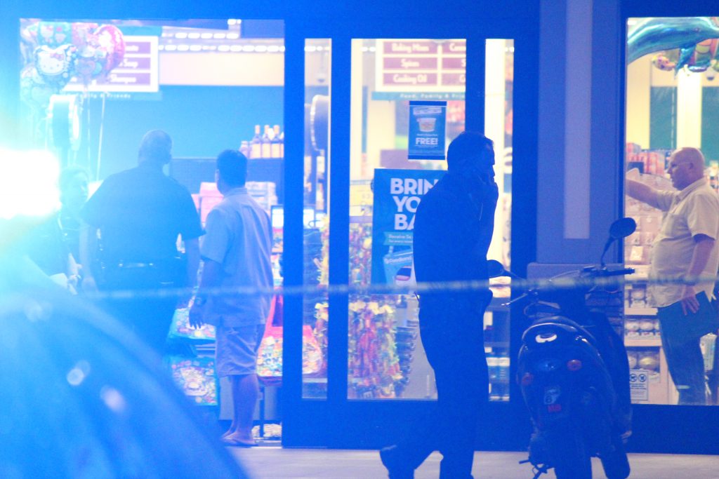 Maui police are investigating a stabbing incident at the Kehalani Foodland in Wailuku. (4.19.16) Photo by Wend Osher.