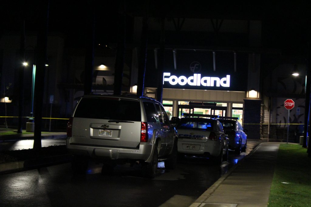 Maui police are investigating a stabbing incident at the Kehalani Foodland in Wailuku. (4.19.16) Photo by Wend Osher.