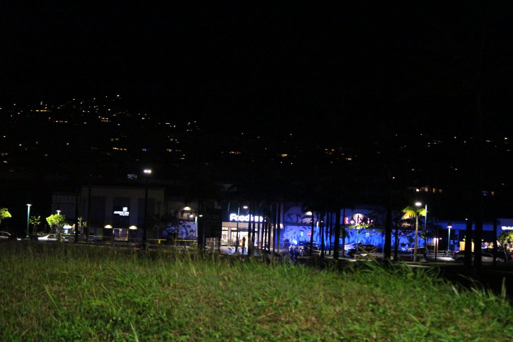 Maui police are investigating a stabbing incident at the Kehalani Foodland in Wailuku. (4.19.16) Photo by Wend Osher.