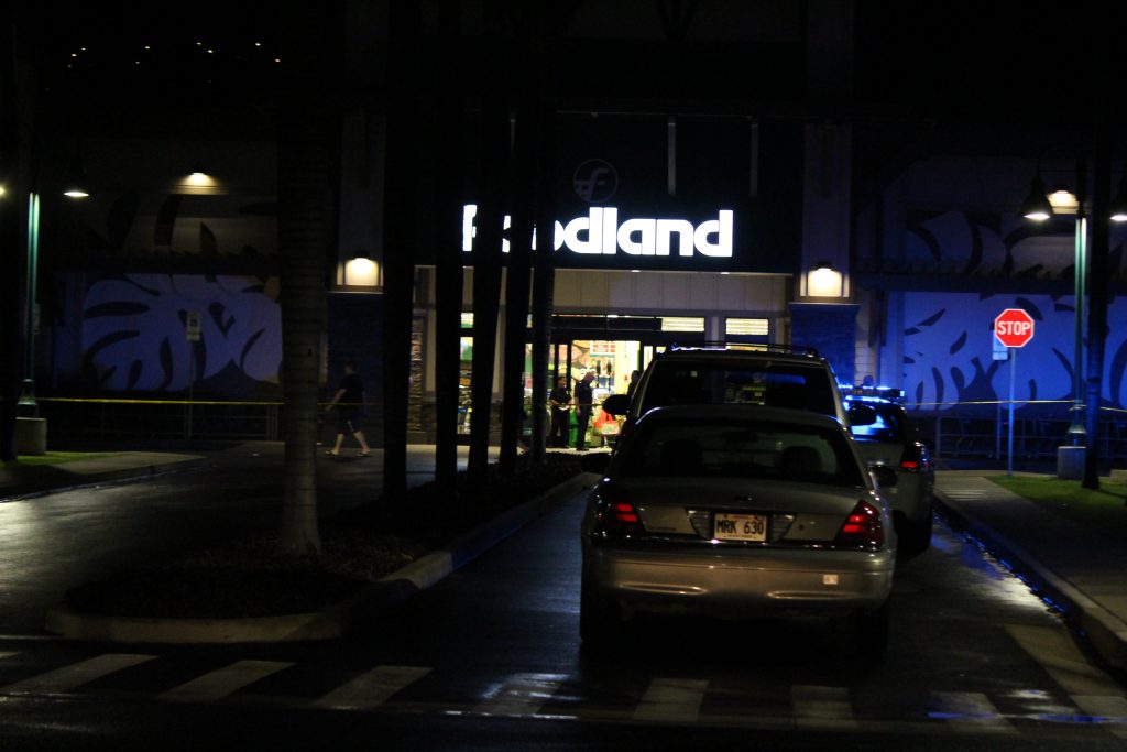 Maui police are investigating a stabbing incident at the Kehalani Foodland in Wailuku. (4.19.16) Photo by Wend Osher.