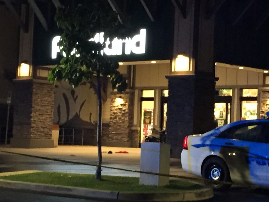 Maui police are investigating a stabbing incident at the Kehalani Foodland in Wailuku. (4.19.16) Photo by Nicole Schenfeld.