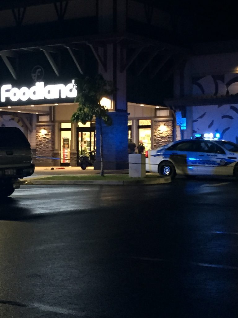 Maui police are investigating a stabbing incident at the Kehalani Foodland in Wailuku. (4.19.16) Photo by Nicole Schenfeld.