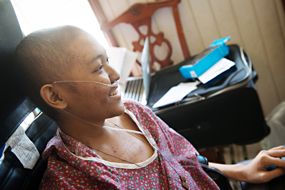 Make-a-Wish Hawaiʻi surprised Christian with a gaming laptop of his dreams. Photo credit: Sean Michael Hower Photography