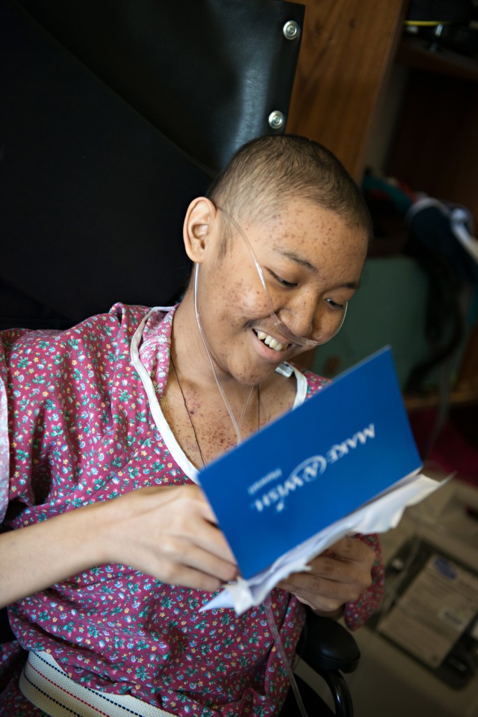 Make-a-Wish Hawaiʻi surprised Christian with a gaming laptop of his dreams. Photo credit: Sean Michael Hower Photography