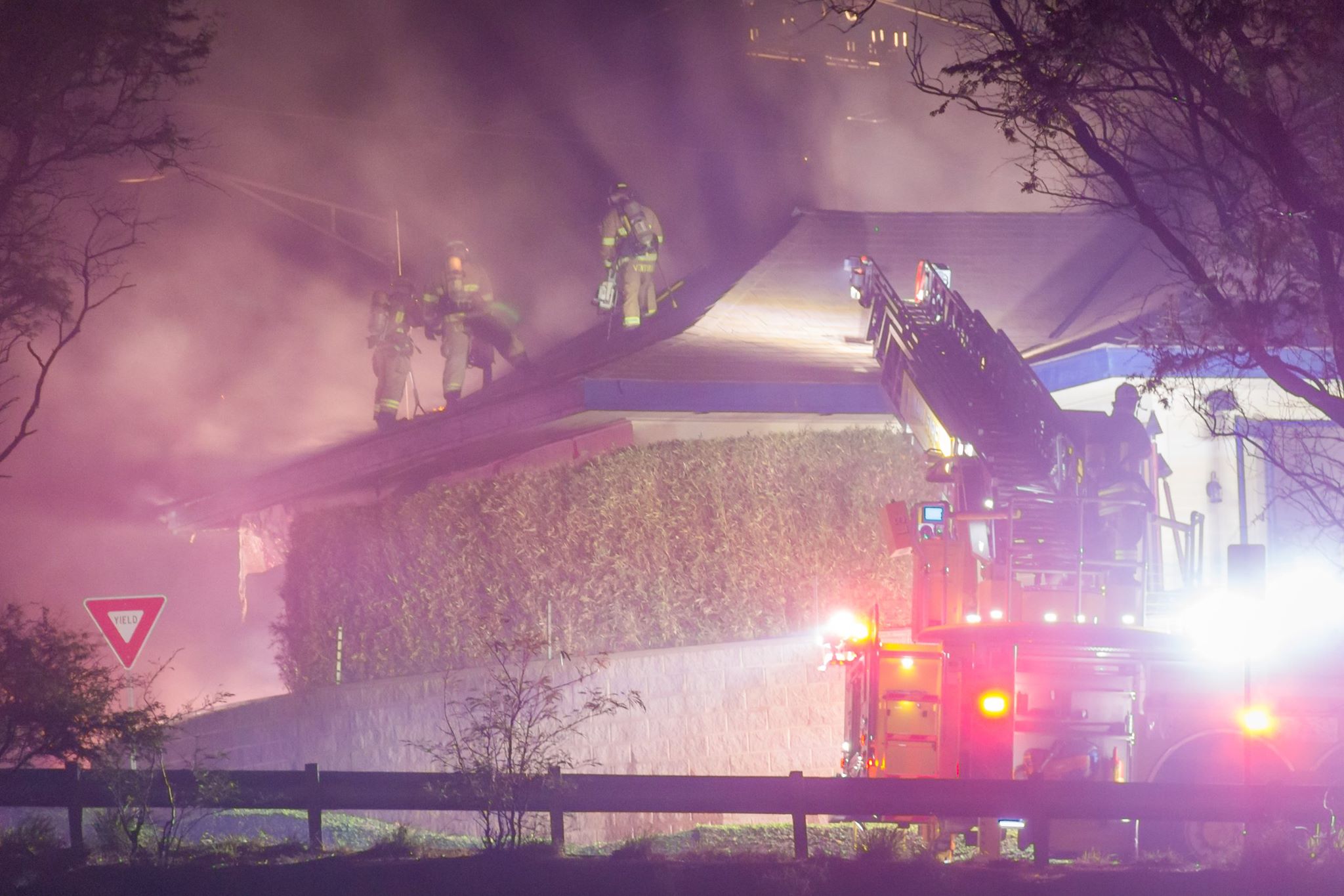 Structure fire at the Oceanside Restaurant in Māʻalaea (6.23.16) Photo credit: JonaBeth Russell