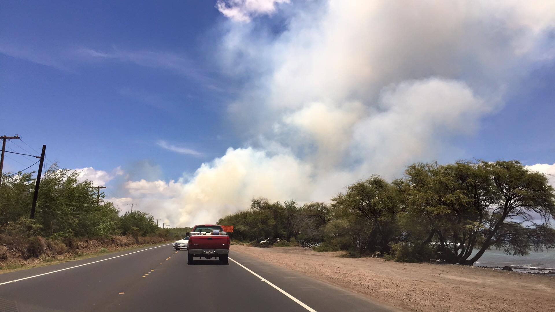 Ukumehame brush fire (6.22.16). Photo credit: Timothy Lara.
