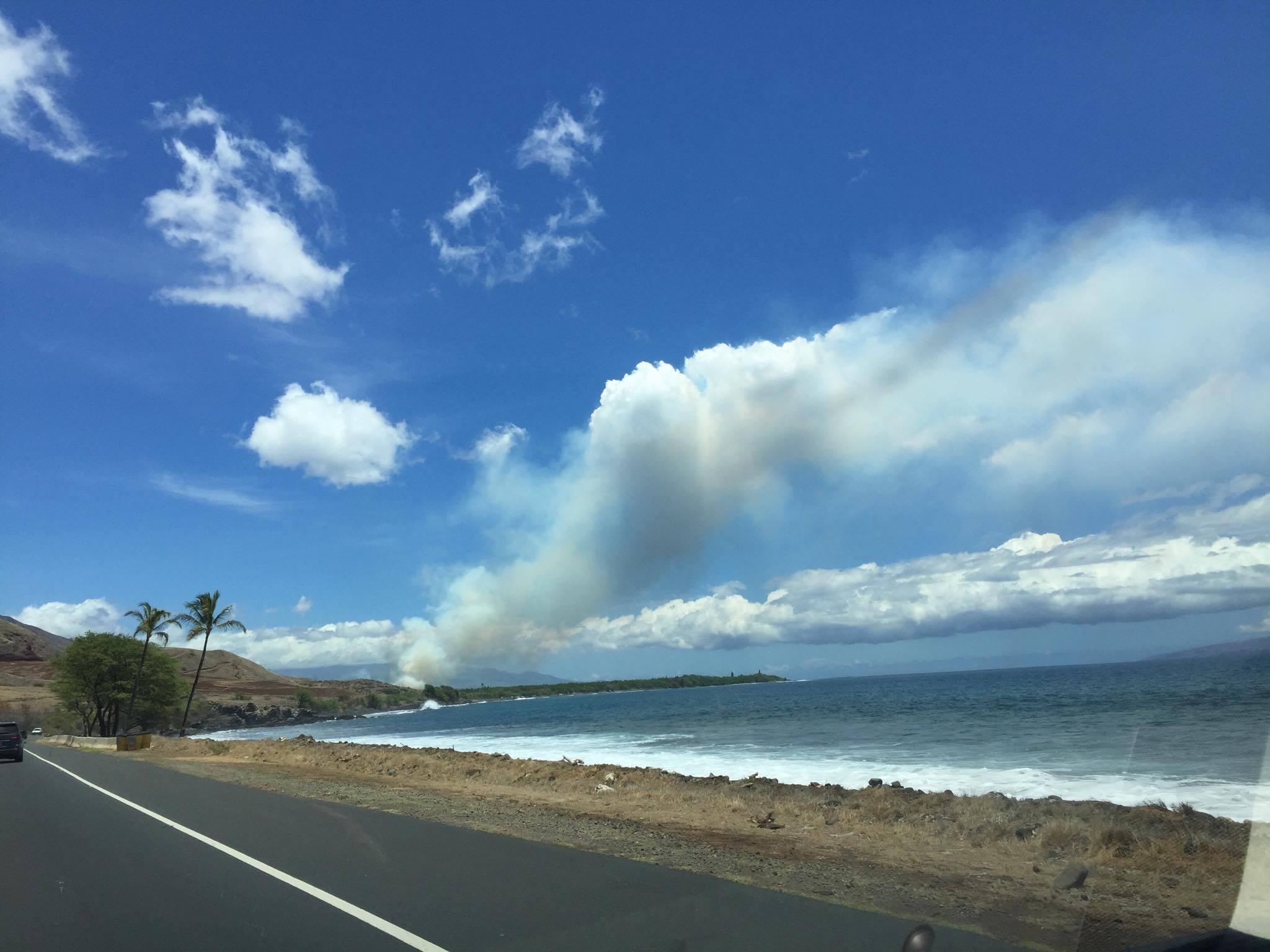 Ukumehame brush fire (6.22.16). Photo credit: Timothy Lara.