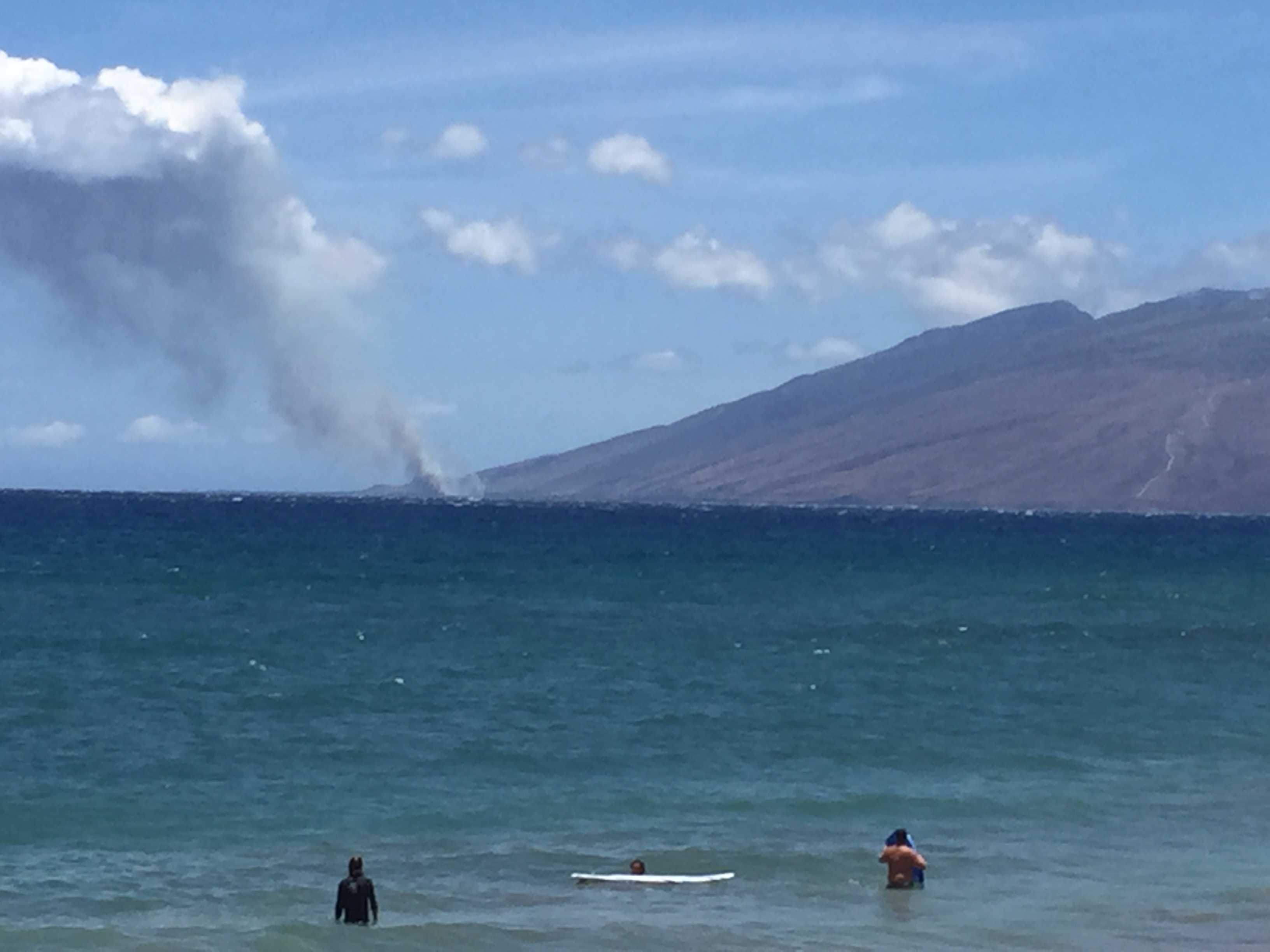Ukumehame brush fire (6.22.16). Photo credit: Nicole Schenfeld.