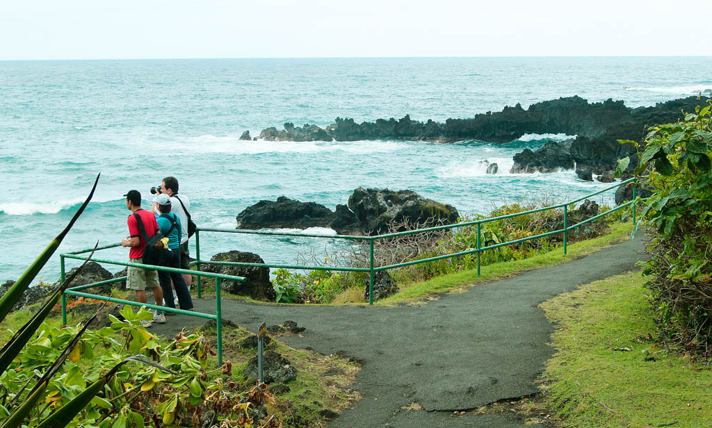 Tourmaui.com at Black Sand Beach in East Maui. Courtesy photo Hawaiʻi Ecotourism Association.