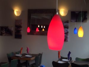 Lights and decor at Maui Thai Bistro. Photo by Kiaora Bohlool.
