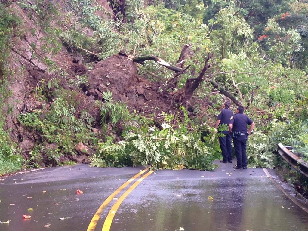 Hana Hwy landslide at Wailua. Photo credit Boeche ʻOhana.