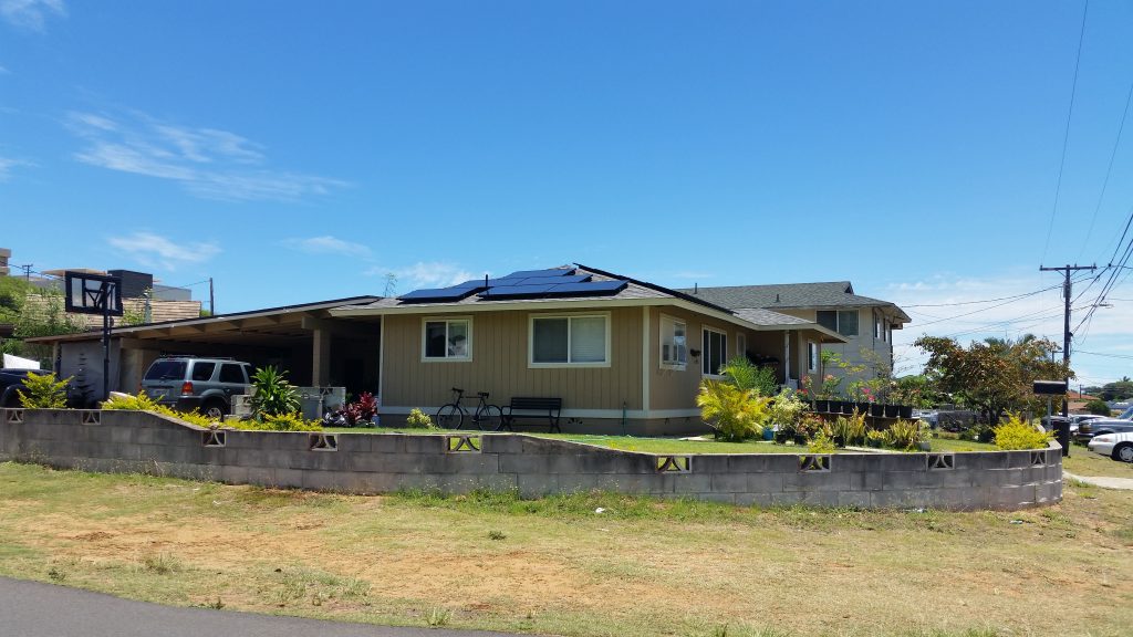 Maui police have since wrapped up their on scene homicide investigation at a Kea Street where police responded to reports of a group of armed males threatening people at the residence. Upon investigation, one adult male was found dead at the scene. Photo by Wendy Osher.