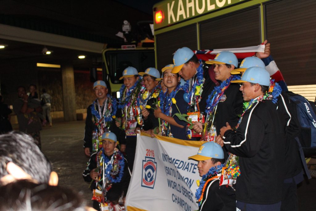 Central Maui Little League All-Stars, homecoming celebration at Kahului Airport. Photo by Wendy Osher.