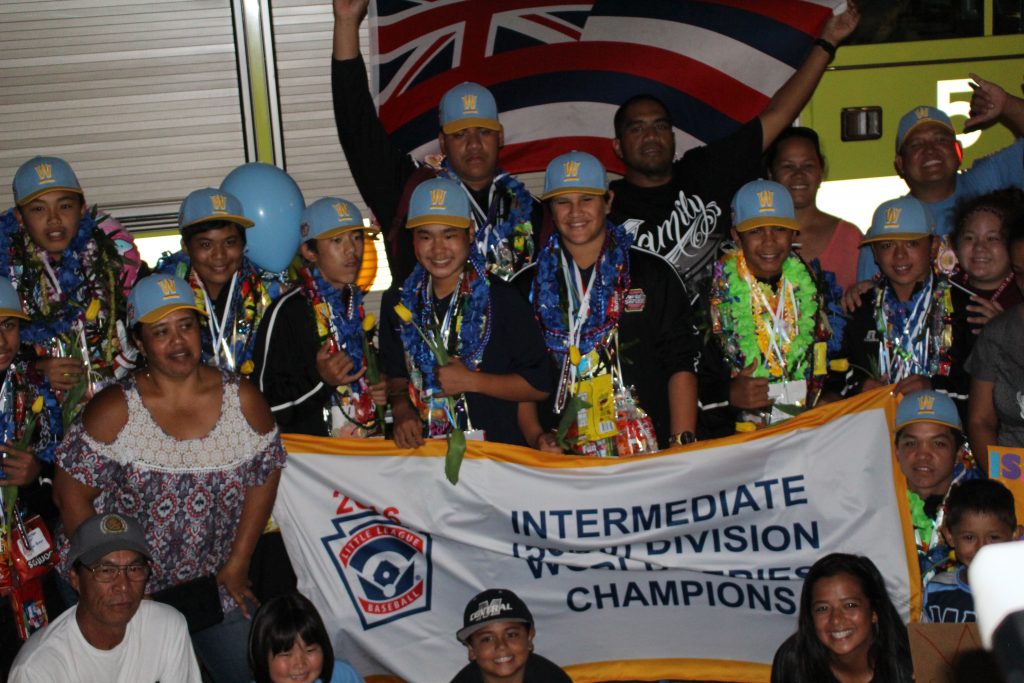 Central Maui Little League All-Stars, homecoming celebration at Kahului Airport. Photo by Wendy Osher.