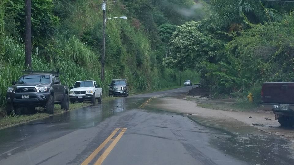 Water rose above flood levels again on Friday afternoon, sending water over ʻĪao Valley Road and through two homes along the river. Image 6 p.m. 9.16.16.