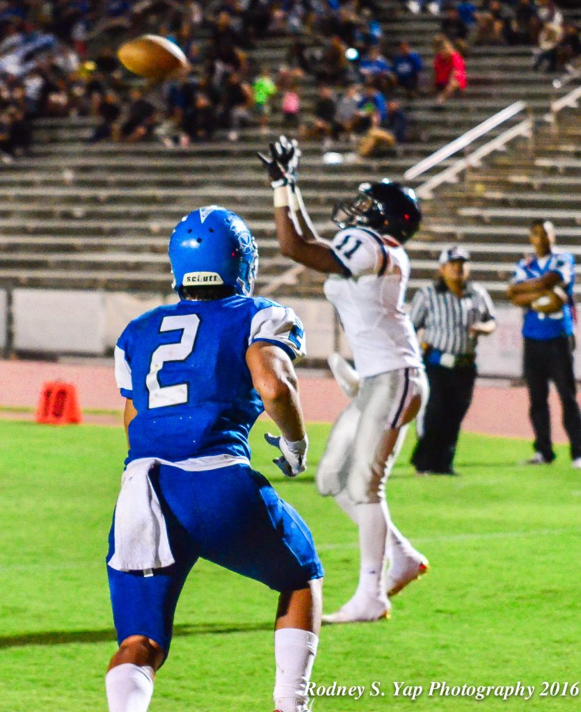 Kamehameha Maui's Tyerell Baldonado-Kaleiopu (11) cacthes this 4-yard touchdown pass from teammate Kainoa Sanchez Saturday at War Memorial Stadium. Photo by Rodney S. Yap.