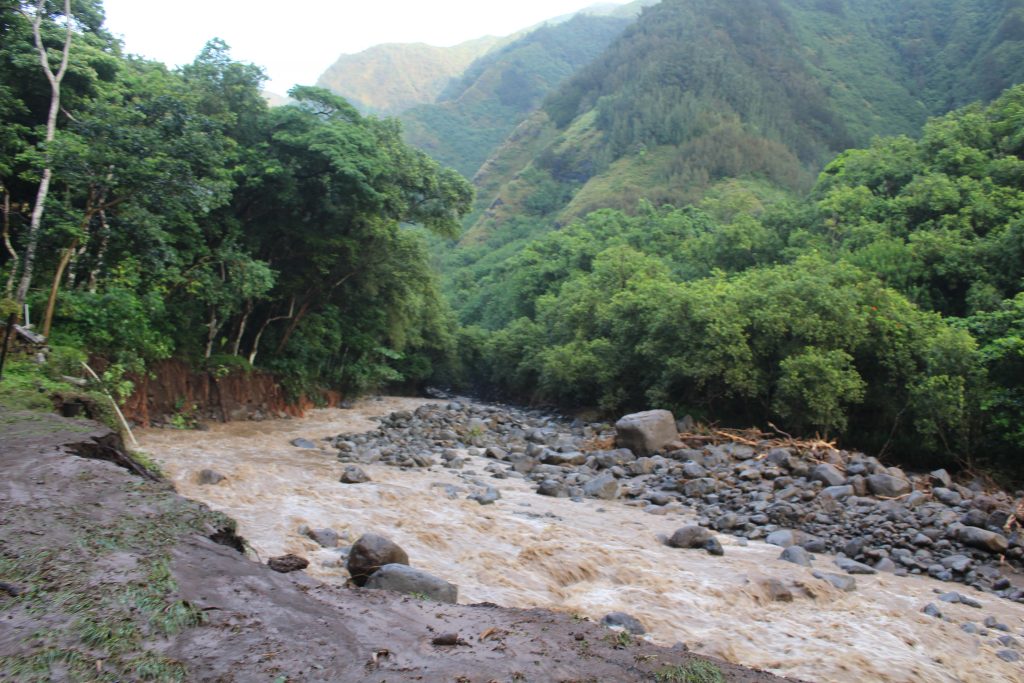 ʻĪao Valley, erosion and flood debris from flash flood. PC: 9.14.16 by Wendy Osher.