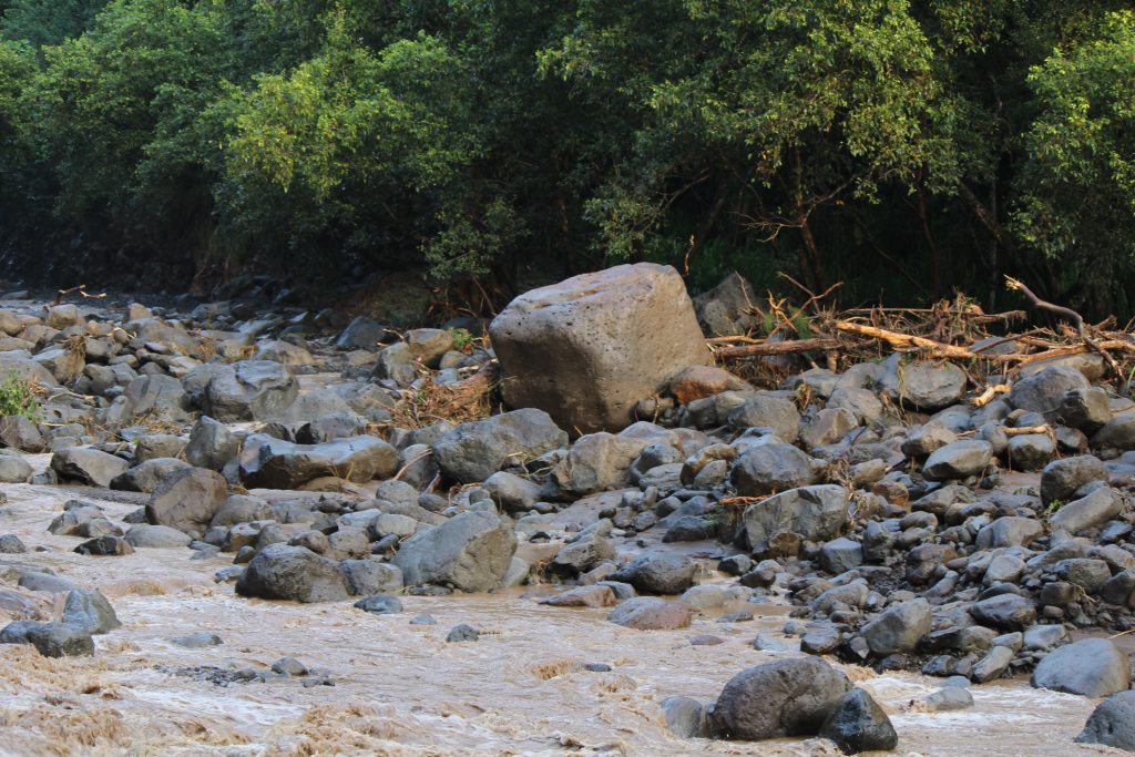 ʻĪao Valley, erosion and flood debris from flash flood. PC: 9.14.16 by Wendy Osher.