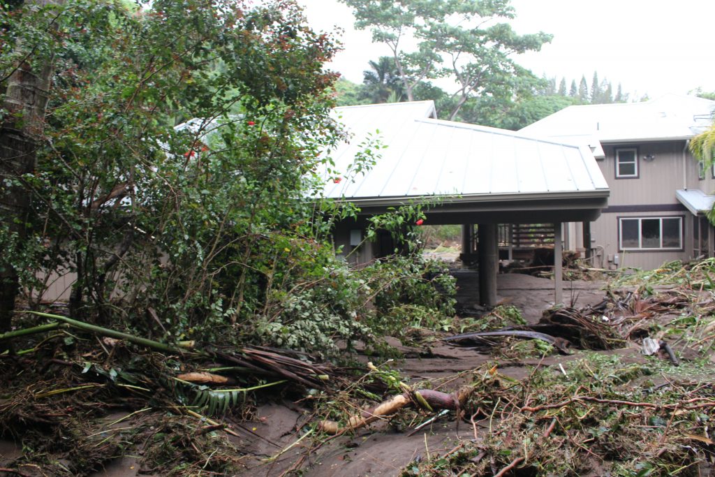 ʻĪao Valley, erosion and flood debris from flash flood. PC: 9.14.16 by Wendy Osher.