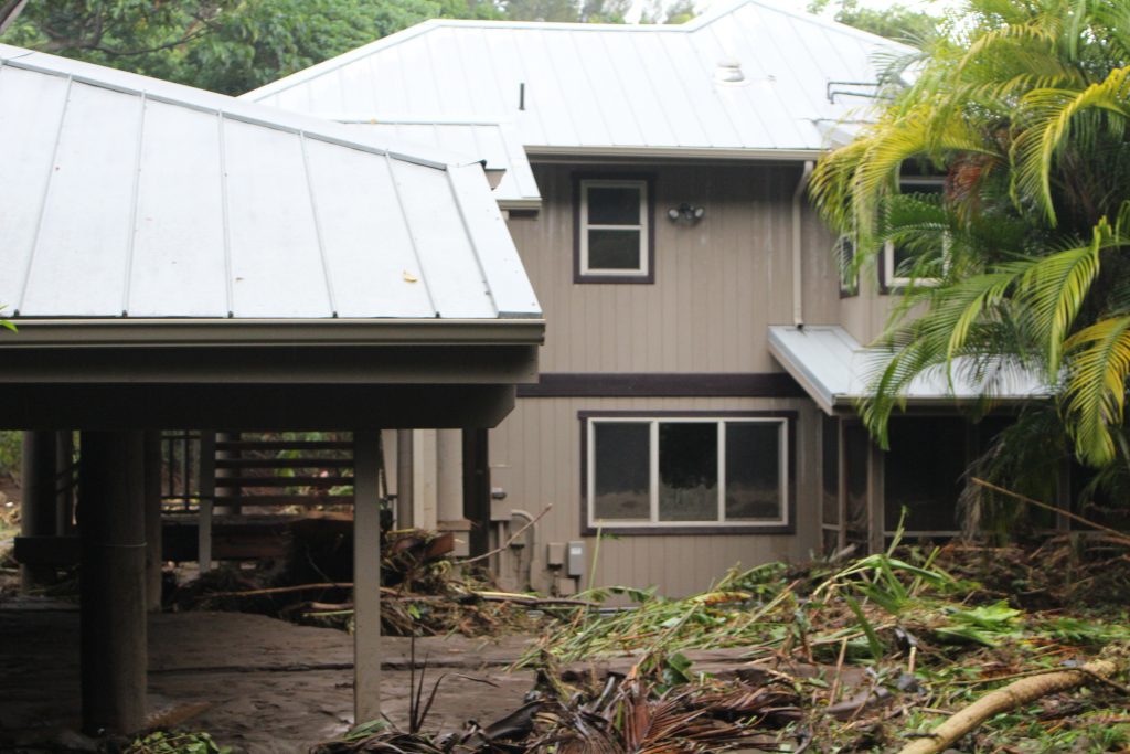 ʻĪao Valley, erosion and flood debris from flash flood. PC: 9.14.16 by Wendy Osher.