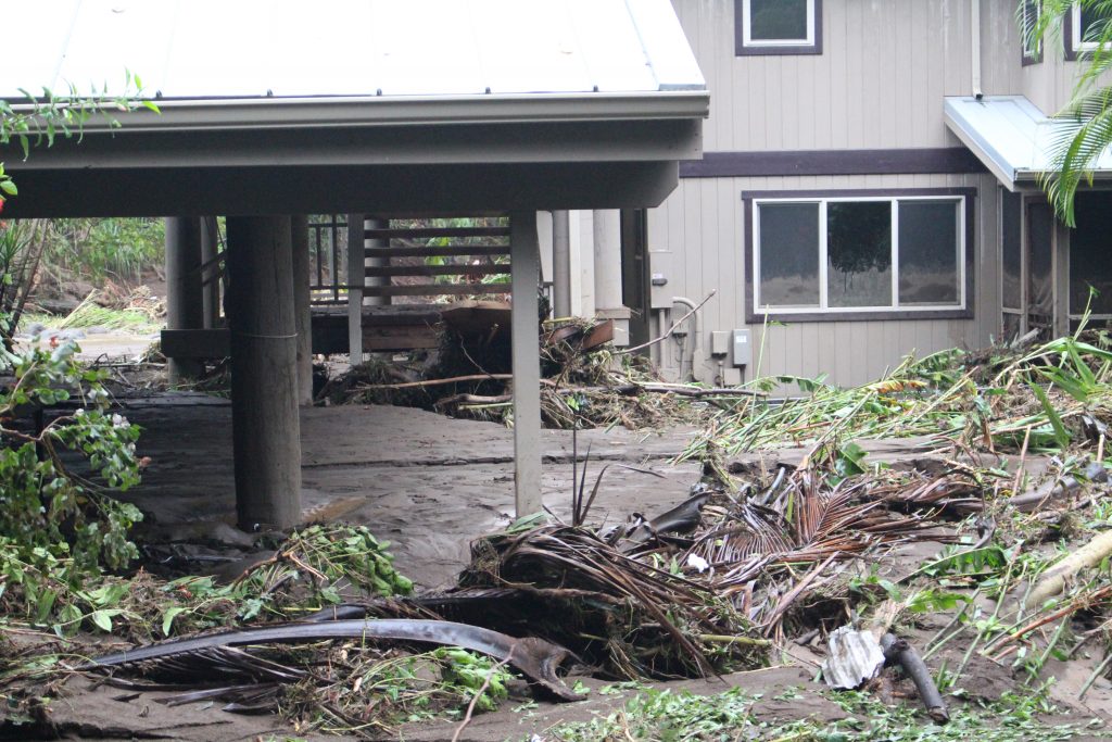 ʻĪao Valley, erosion and flood debris from flash flood. PC: 9.14.16 by Wendy Osher.