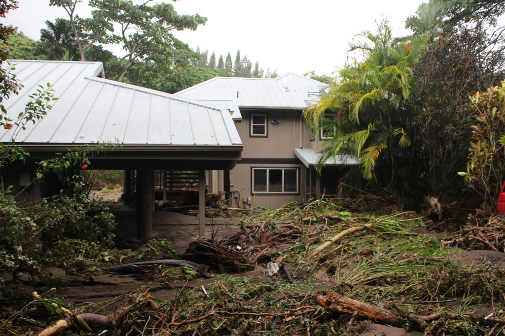 ʻĪao Valley, erosion and flood debris from flash flood. PC: 9.14.16 by Wendy Osher.