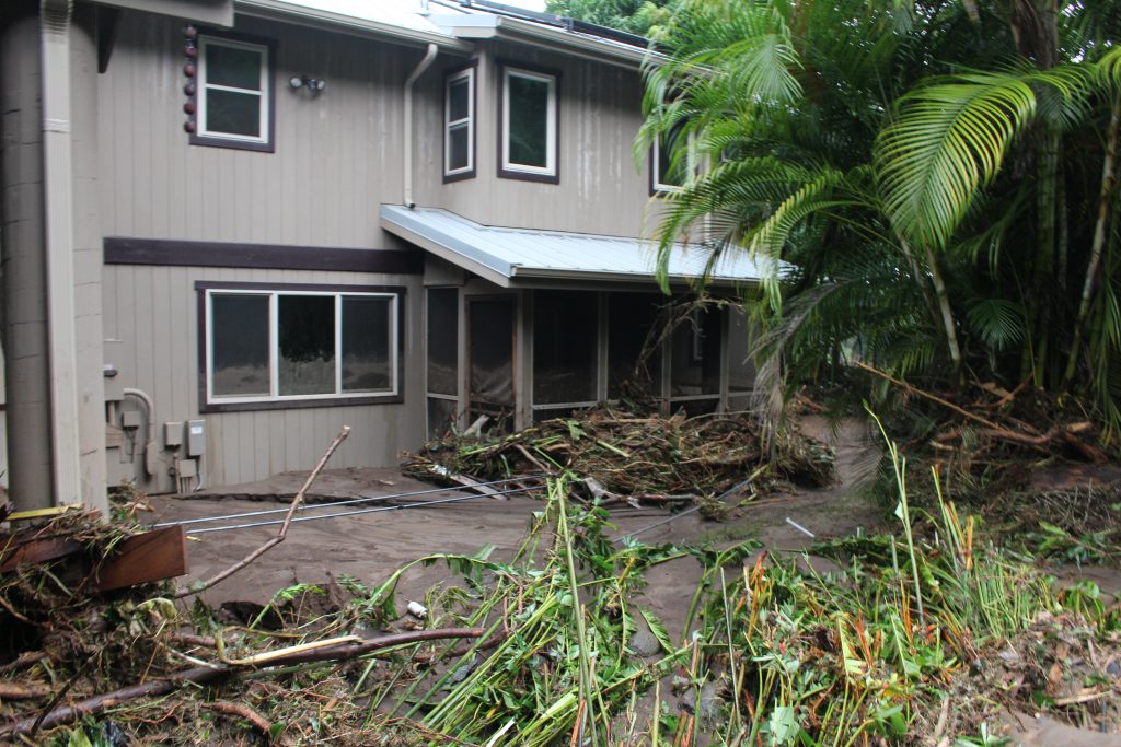 ʻĪao Valley, erosion and flood debris from flash flood. PC: 9.14.16 by Wendy Osher.
