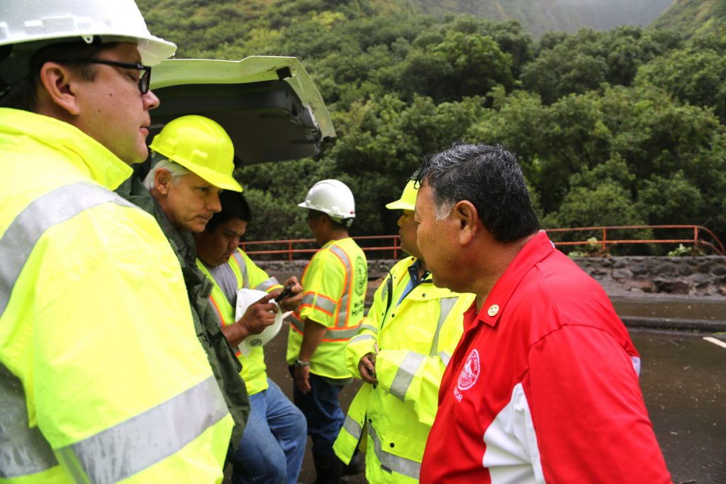Kepaniwai, Mayor assessing damage with staff. PC: Lois Whitney/County of Maui.