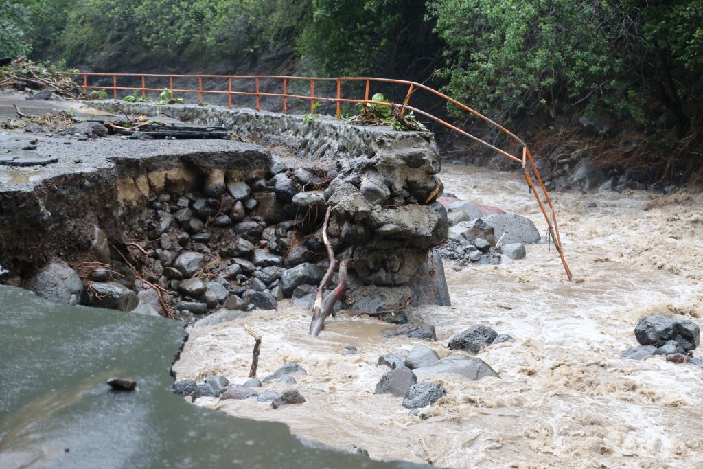 Kepaniwai damage to parking area. PC: Lois Whitney/County of Maui.