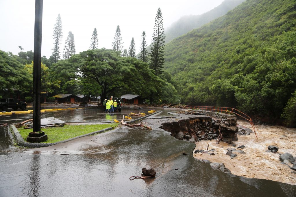 kepaniwai-wide-view-of-damage_lois-whitney-photo