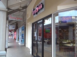 Da Shrimp Hale at Maui Mall. Photo by Kiaora Bohlool.