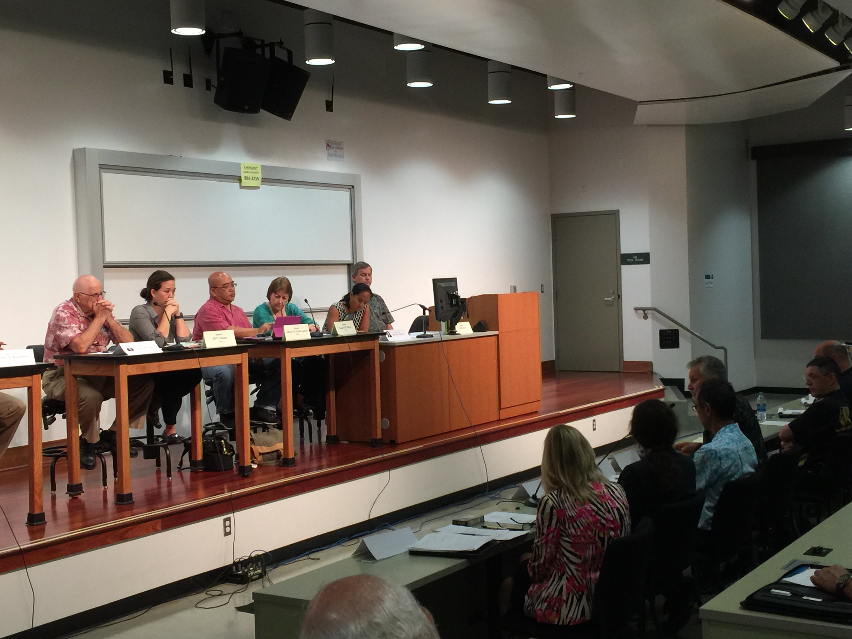 Informational briefing on the status of health care on Maui, 10.17.16. Photo credit: Kanoa Leahey.