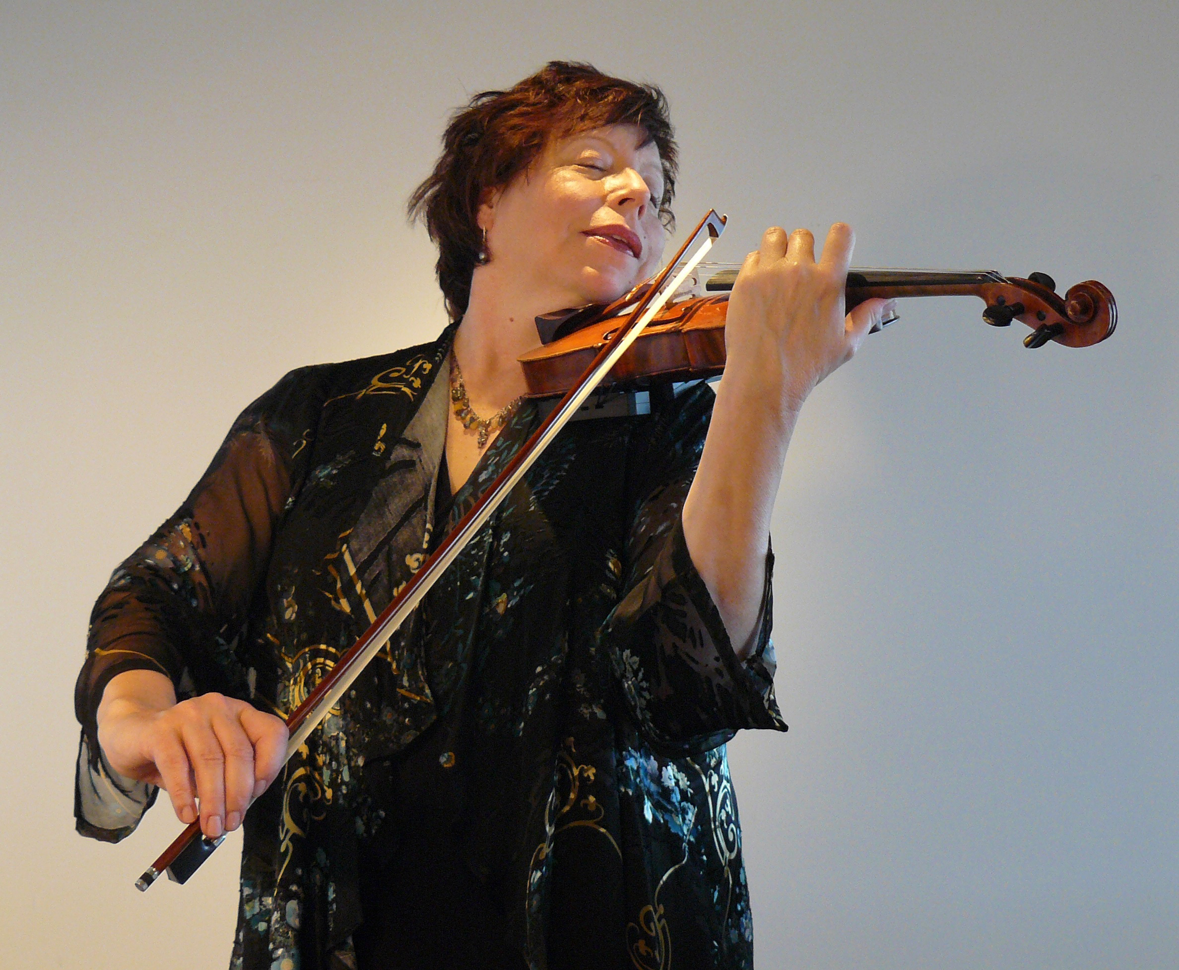 Teresa Skinner. Maui Chamber Orchestra Opens its 2016-17 Season.
