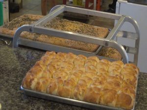 Freshly -baked focaccia and honey butter rolls at Maui Pasta Company. Photo by Kiaora Bohlool.
