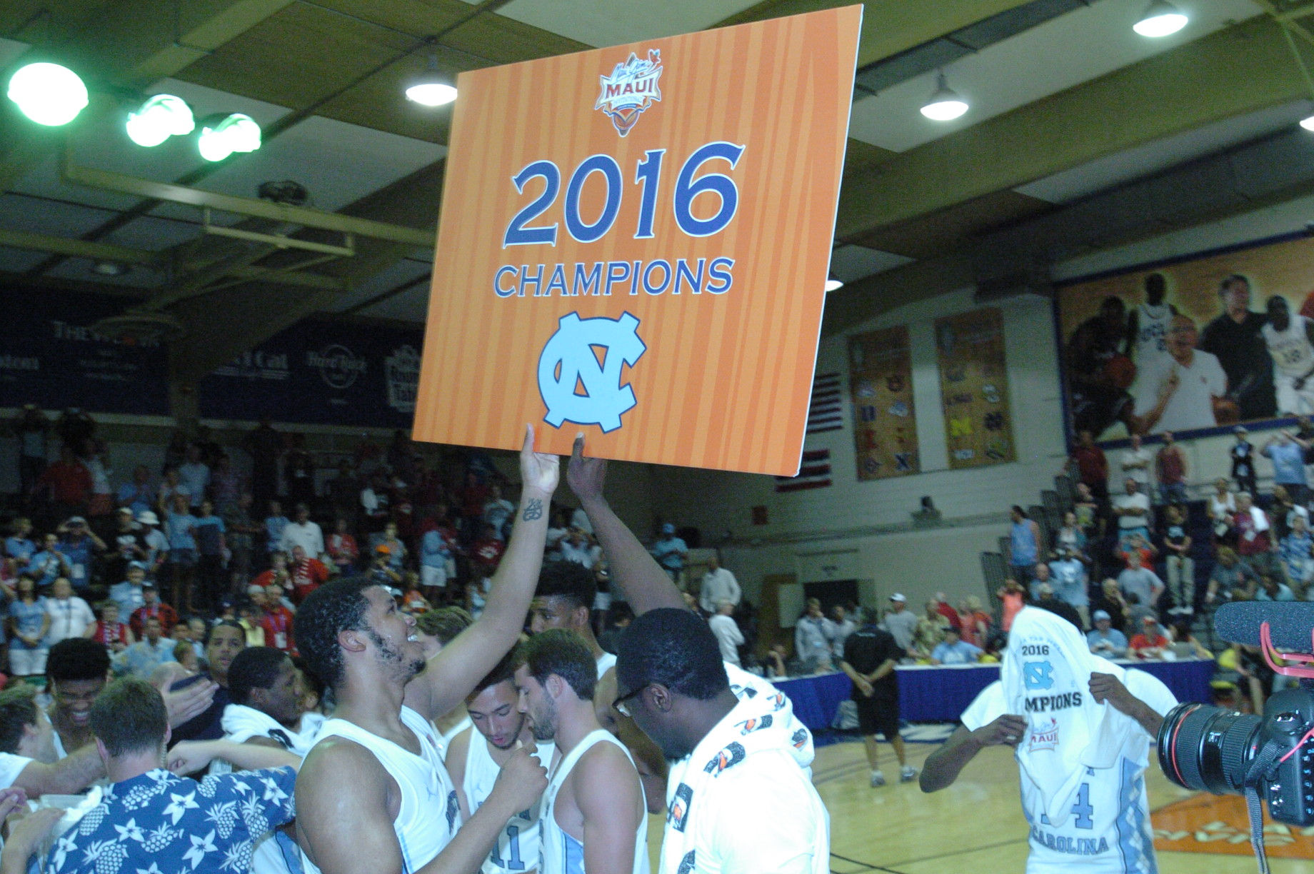 Championship game between UW vs UNC at the 2016 Maui Jim Maui Invitational. PC: Joel B. Tamayo.