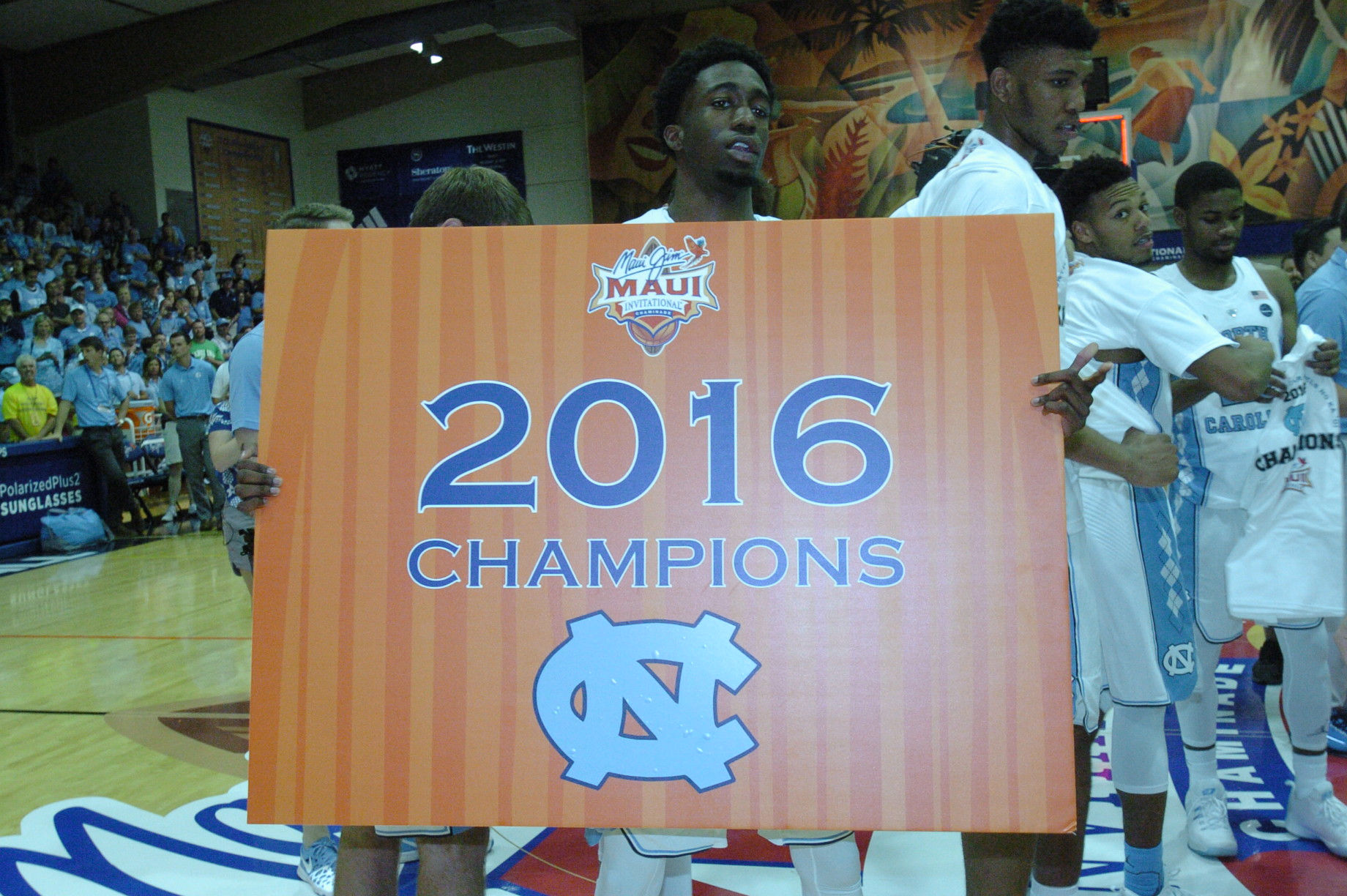 Championship game between UW vs UNC at the 2016 Maui Jim Maui Invitational. PC: Joel B. Tamayo.