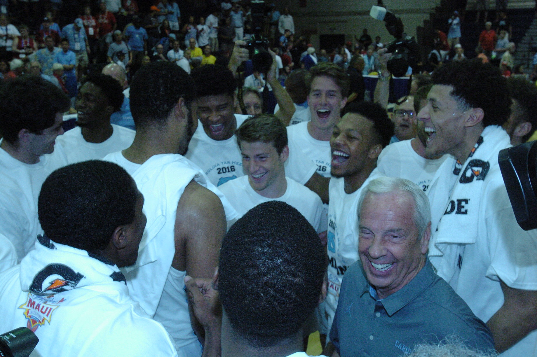Championship game between UW vs UNC at the 2016 Maui Jim Maui Invitational. PC: Joel B. Tamayo.