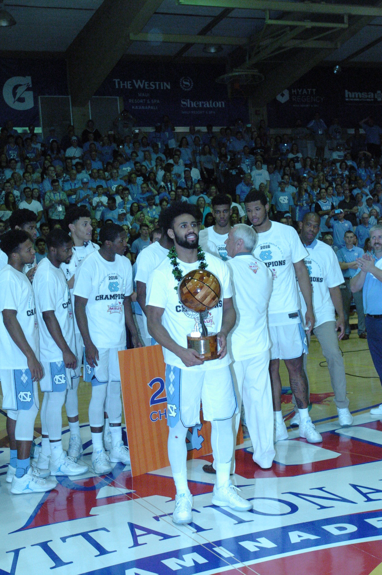 Championship game between UW vs UNC at the 2016 Maui Jim Maui Invitational. PC: Joel B. Tamayo.