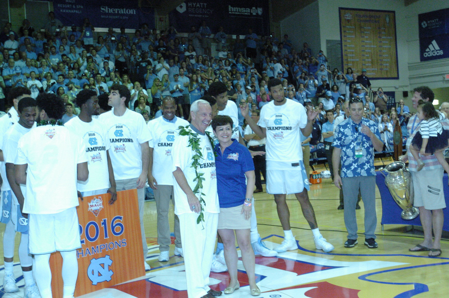 Championship game between UW vs UNC at the 2016 Maui Jim Maui Invitational. PC: Joel B. Tamayo.