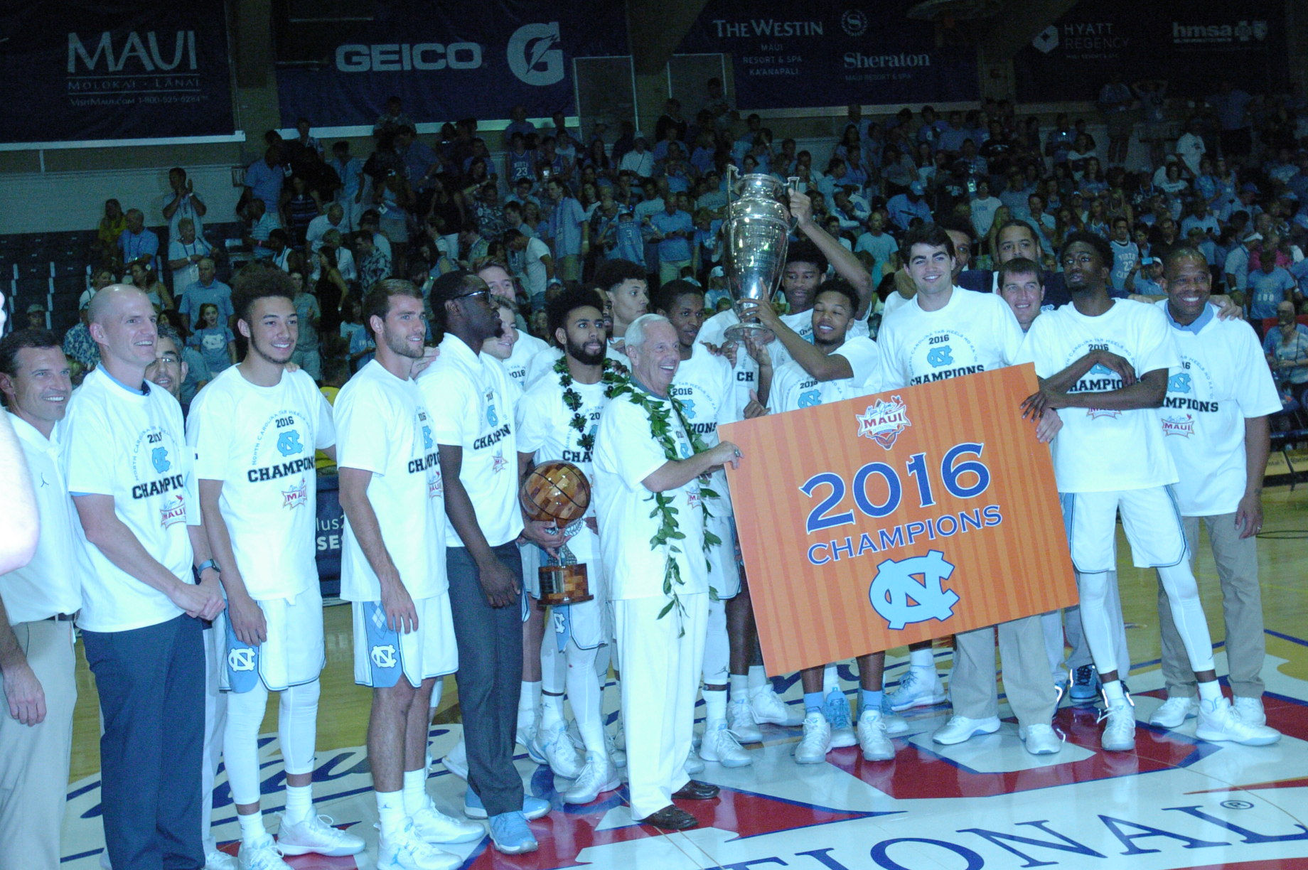 Championship game between UW vs UNC at the 2016 Maui Jim Maui Invitational. PC: Joel B. Tamayo.