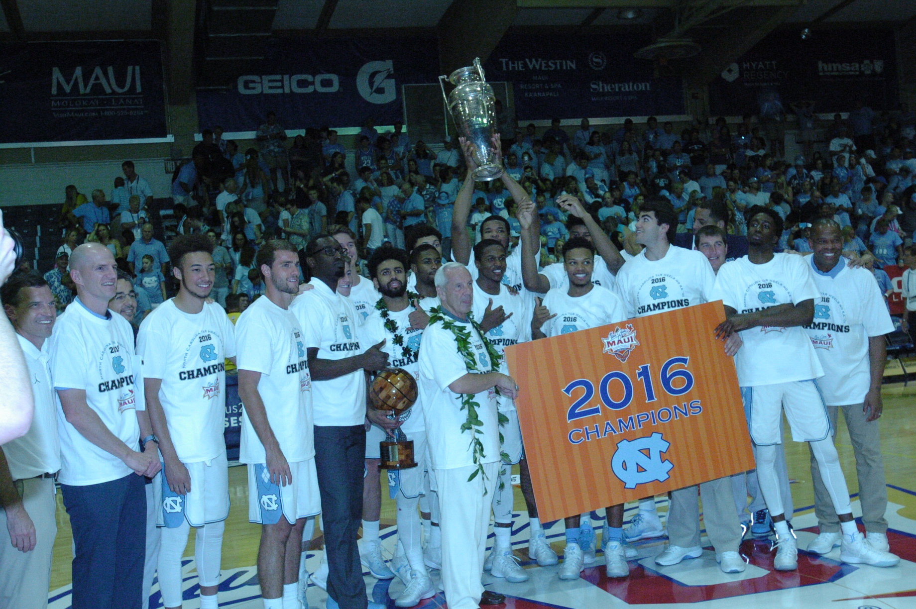 Championship game between UW vs UNC at the 2016 Maui Jim Maui Invitational. PC: Joel B. Tamayo.
